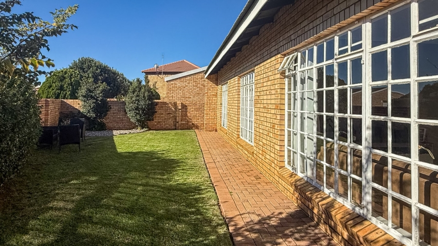 2 Bedroom Property for Sale in Flamwood North West